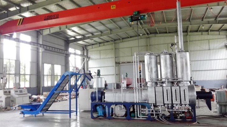small plastic pyrolysis plant (2)